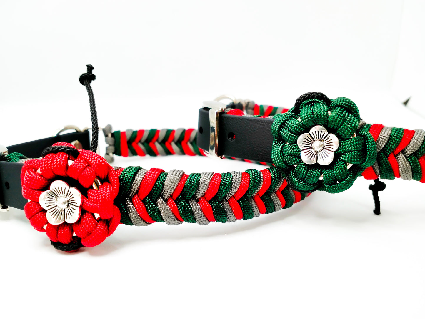 Collar Flower Charm Kim & Milly's Cords 4 Paws Paracord Handmade Dog Accessories Customizable Made in Germany Shipping worldwide