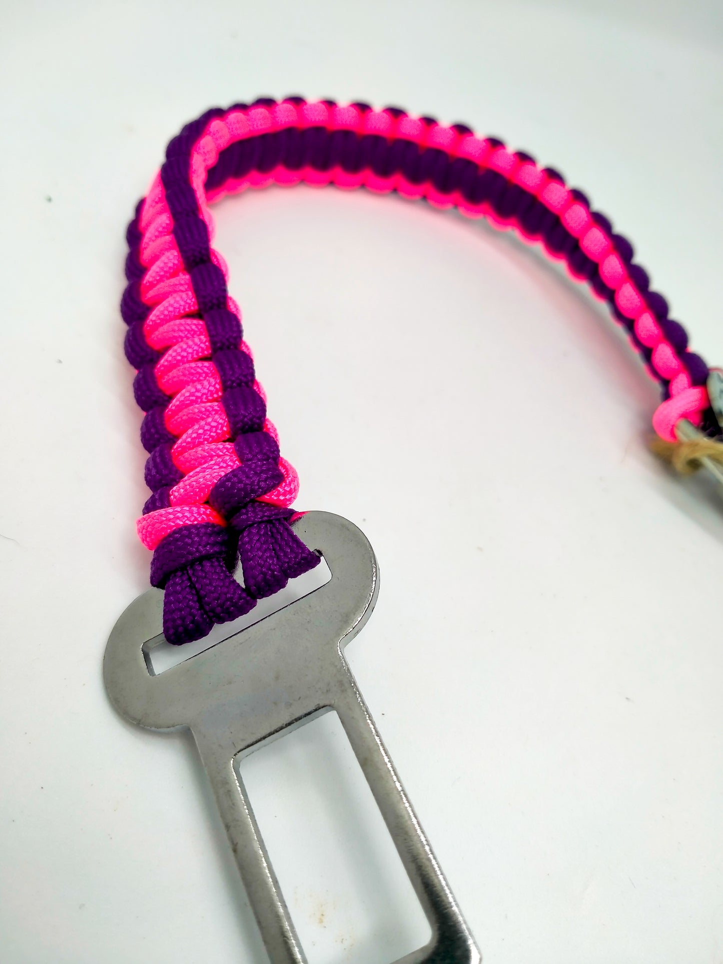Pet Seat Belt - "Cobra" cords4paws Paracord Handmade Dog Accessories Customizable Made in Germany Shipping worldwide