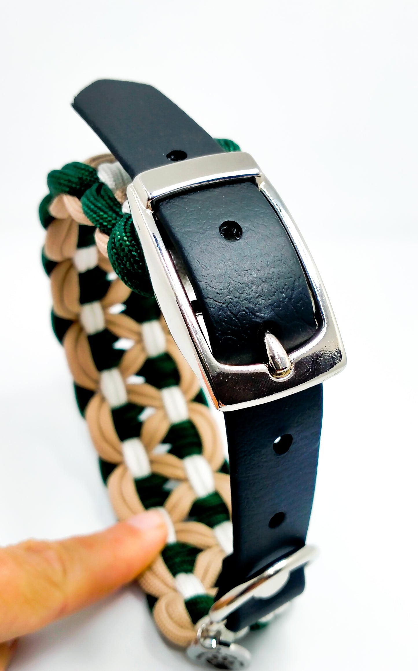 Dog Collar - Sadie's Posie Kim & Milly's Cords 4 Paws Paracord Handmade Dog Accessories Customizable Made in Germany Shipping worldwide
