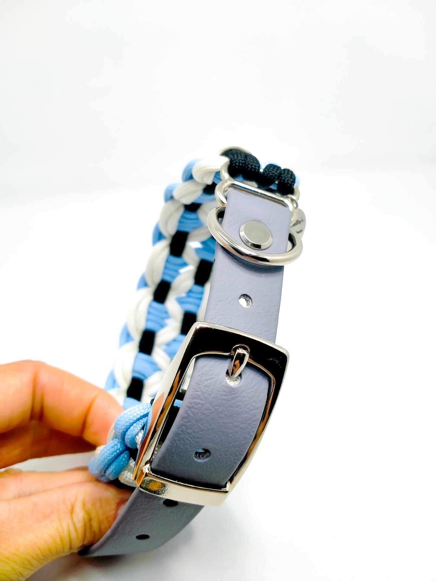 Dog Collar - Sadie's Posie Kim & Milly's Cords 4 Paws Paracord Handmade Dog Accessories Customizable Made in Germany Shipping worldwide