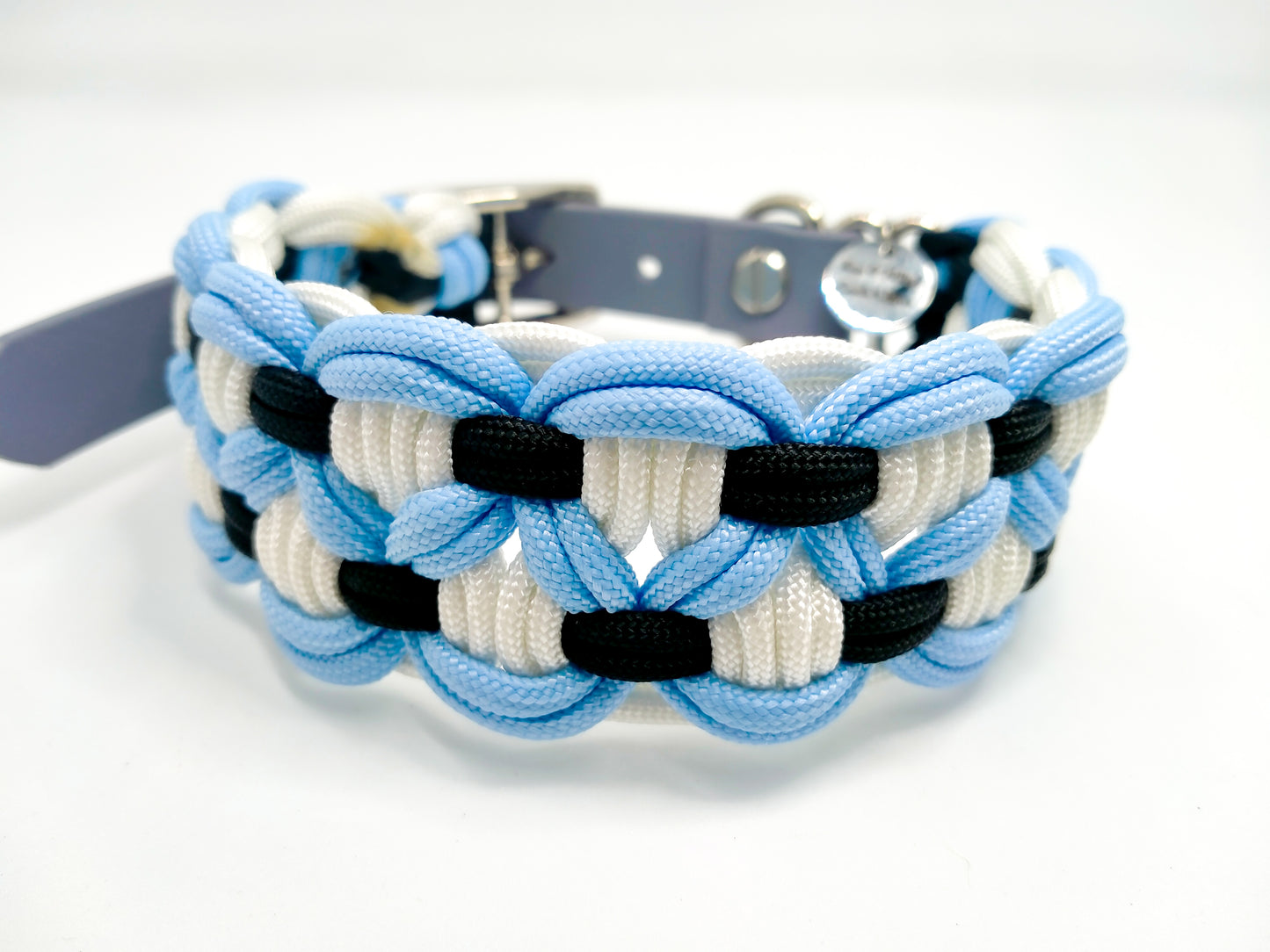 Dog Collar - Sadie's Posie Kim & Milly's Cords 4 Paws Paracord Handmade Dog Accessories Customizable Made in Germany Shipping worldwide