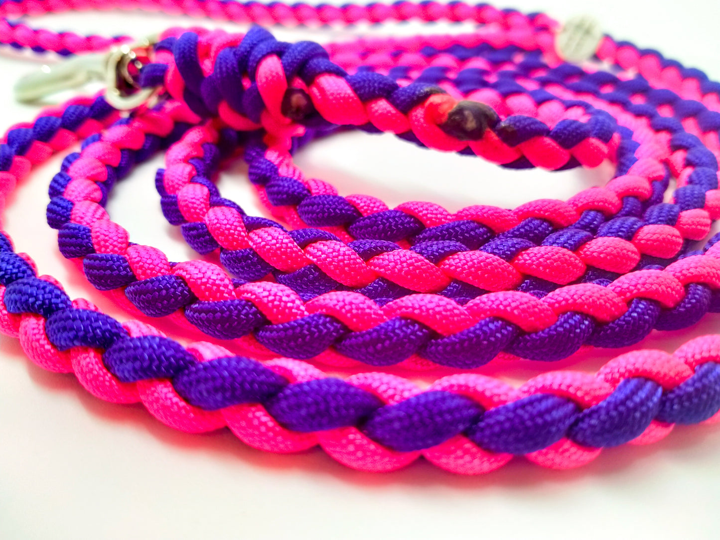 Dog Lead - 4 Strand Round Braid cords4paws Paracord Handmade Dog Accessories Customizable Made in Germany Shipping worldwide
