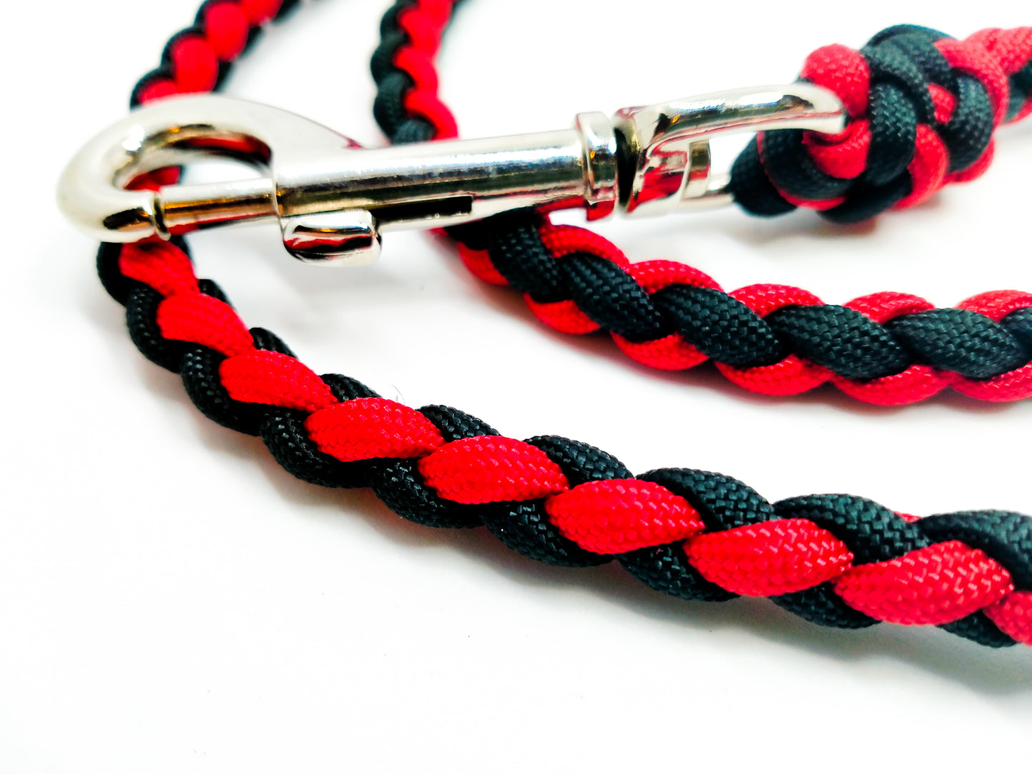 Dog Lead - 4 Strand Round Braid cords4paws Paracord Handmade Dog Accessories Customizable Made in Germany Shipping worldwide