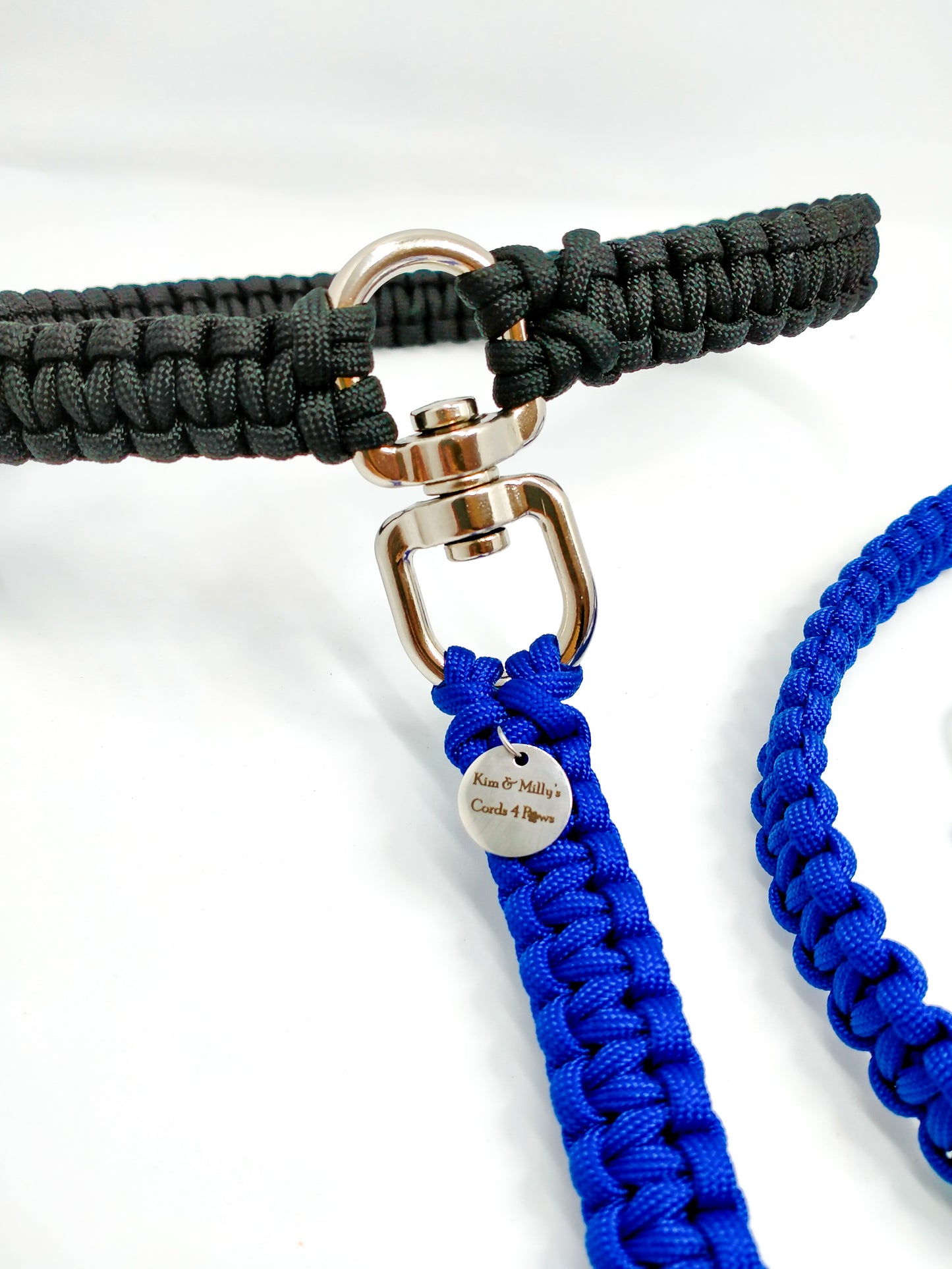 Headrest Car Restraint - "Cobra" cords4paws Paracord Handmade Dog Accessories Customizable Made in Germany Shipping worldwide