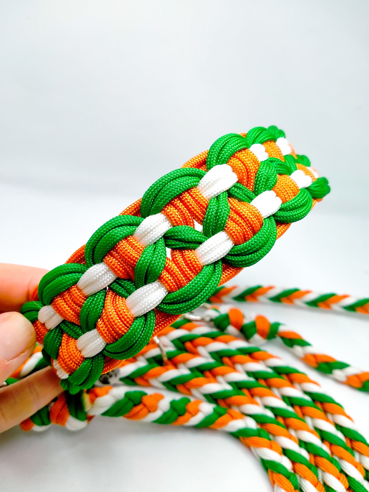 Dog Collar - Sadie's Posie Kim & Milly's Cords 4 Paws Paracord Handmade Dog Accessories Customizable Made in Germany Shipping worldwide