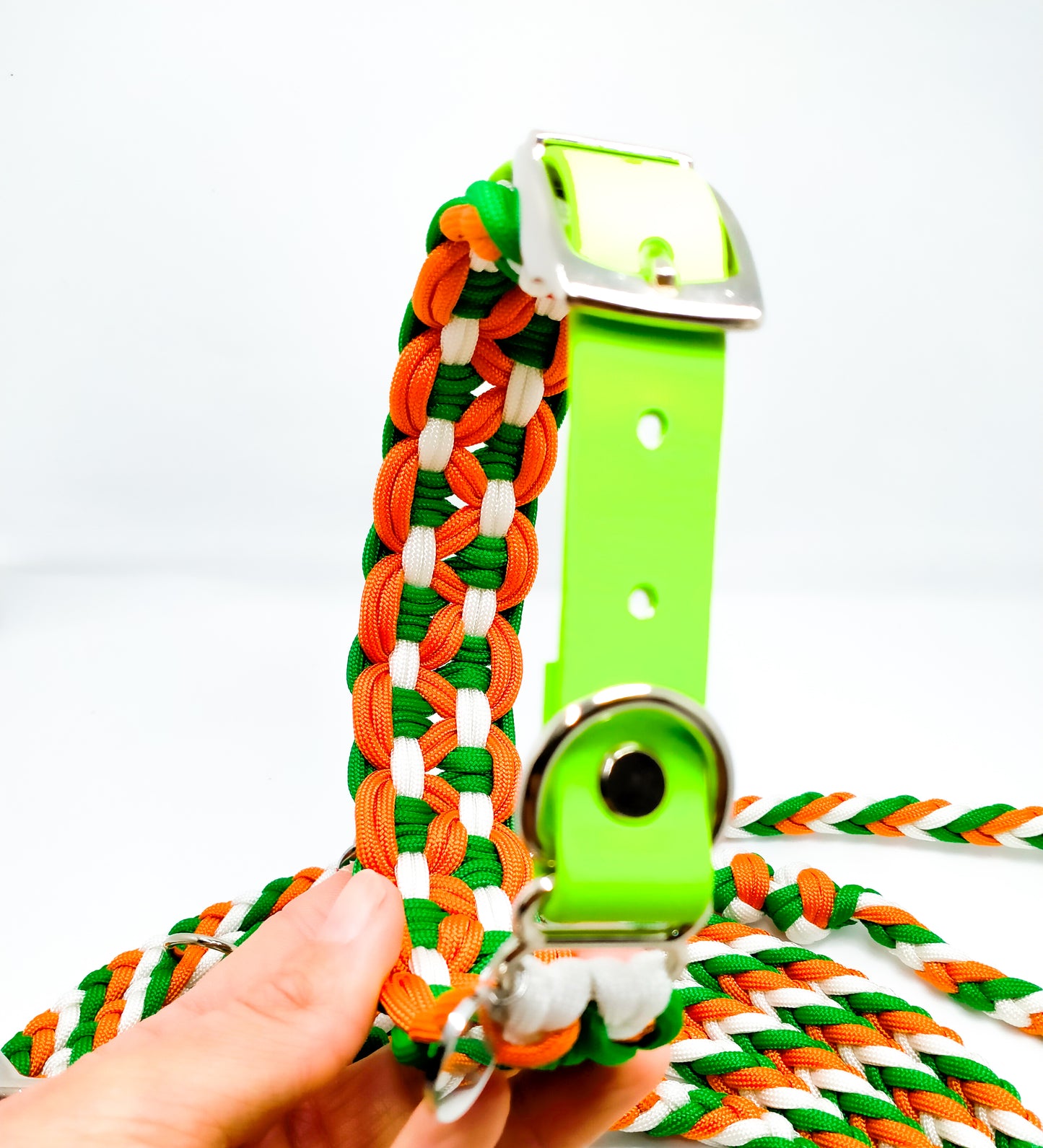 Dog Collar - Sadie's Posie Kim & Milly's Cords 4 Paws Paracord Handmade Dog Accessories Customizable Made in Germany Shipping worldwide