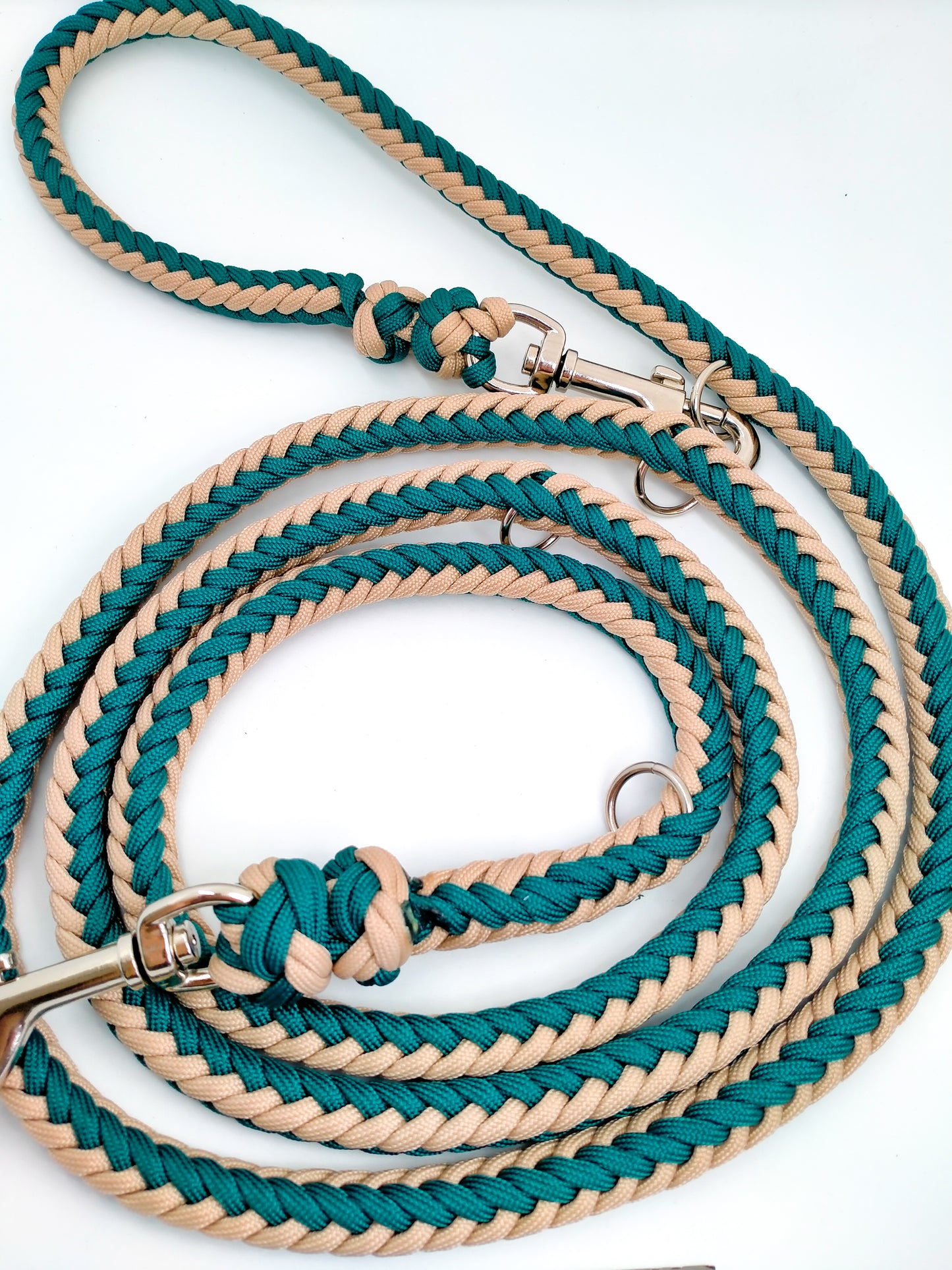 Adjustable Lead - Herringbone Kim & Milly's Cords 4 Paws Paracord Handmade Dog Accessories Customizable Made in Germany Shipping worldwide