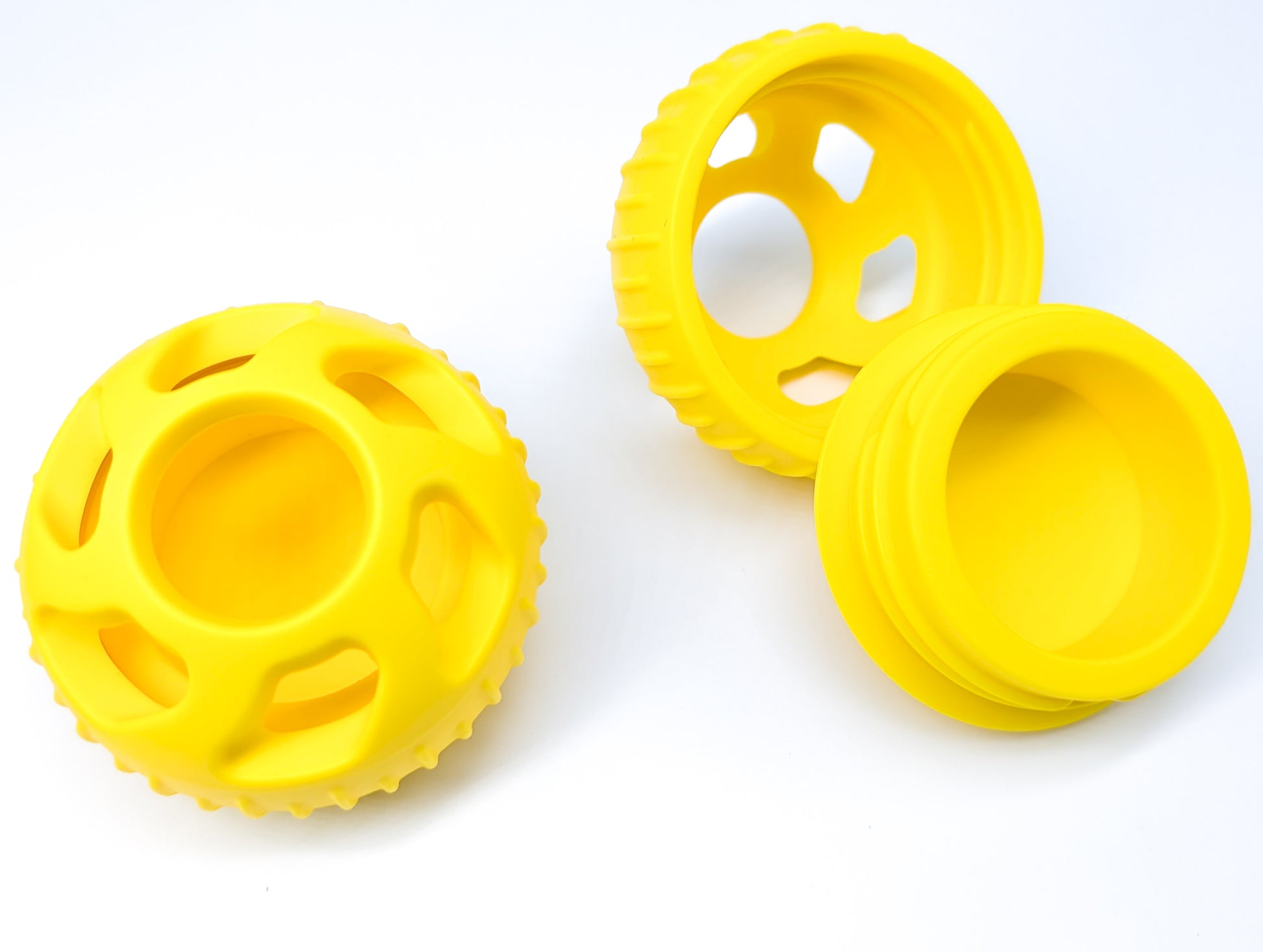 Lick 'N' Roll - Treatball Kim & Milly's Cords 4 Paws Paracord Handmade Dog Accessories Customizable Made in Germany Shipping worldwide