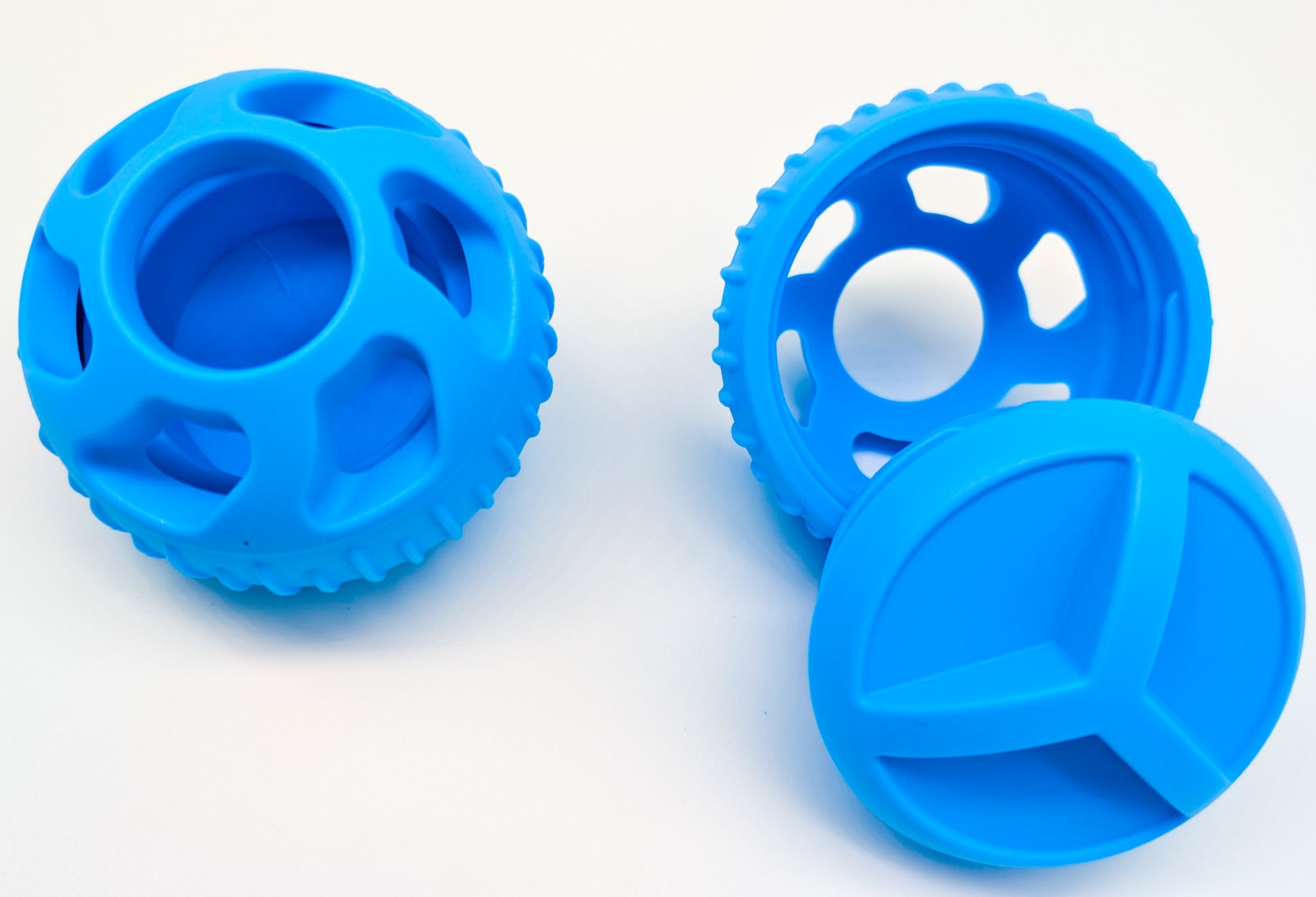 Lick 'N' Roll - Treatball Kim & Milly's Cords 4 Paws Paracord Handmade Dog Accessories Customizable Made in Germany Shipping worldwide