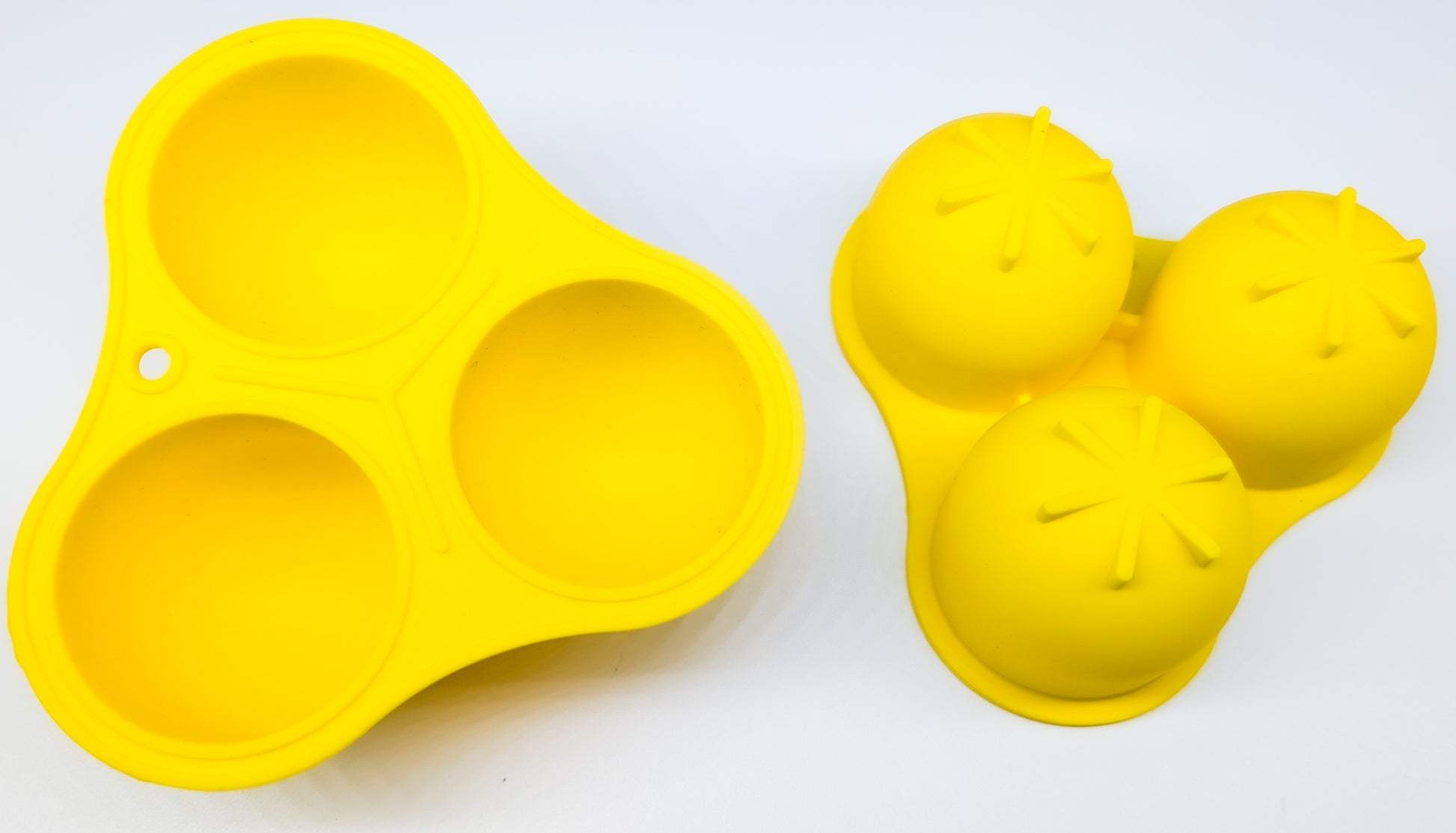 Lick 'N' Roll - Treatball Kim & Milly's Cords 4 Paws Paracord Handmade Dog Accessories Customizable Made in Germany Shipping worldwide