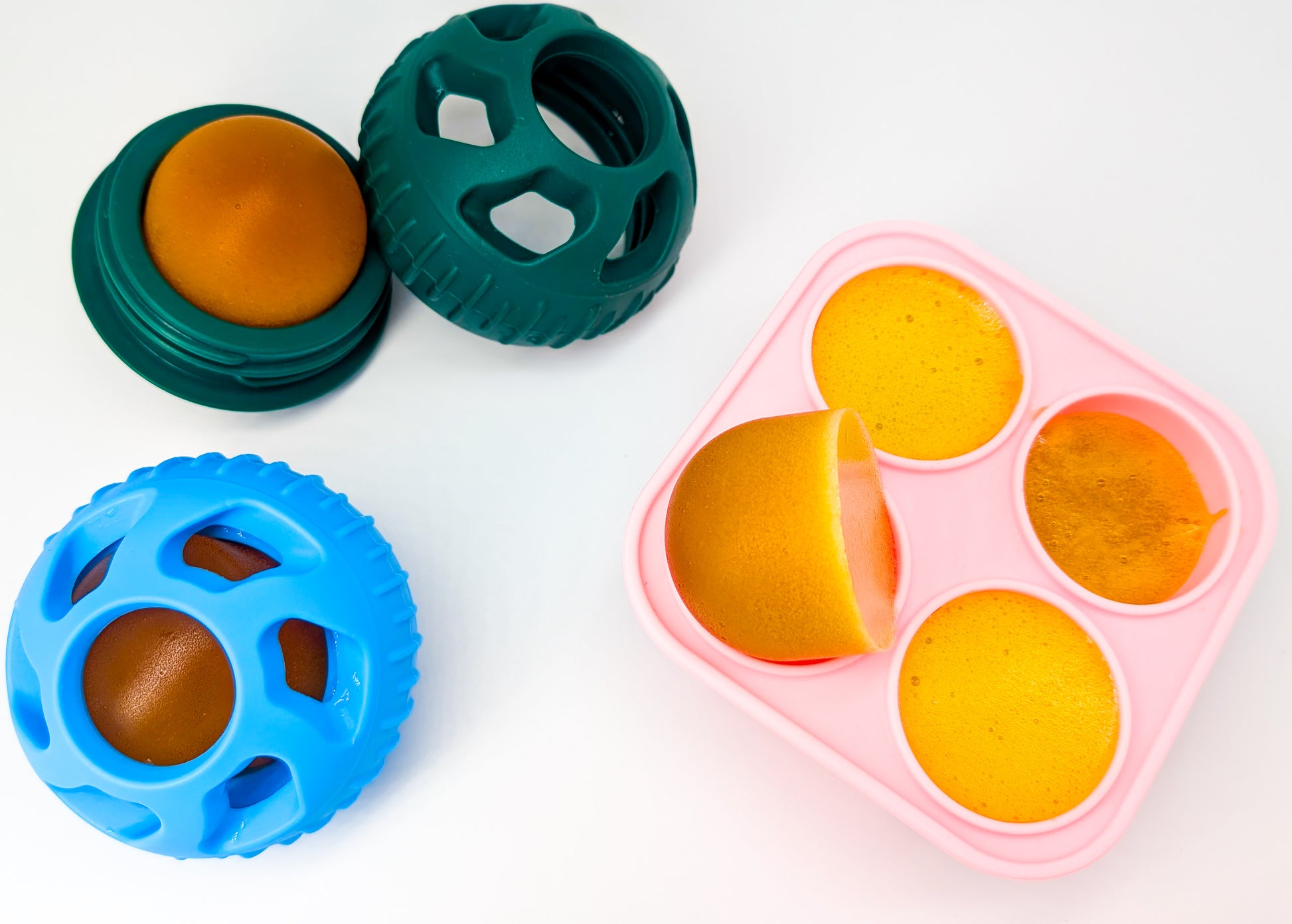 Lick 'N' Roll - Treatball Kim & Milly's Cords 4 Paws Paracord Handmade Dog Accessories Customizable Made in Germany Shipping worldwide