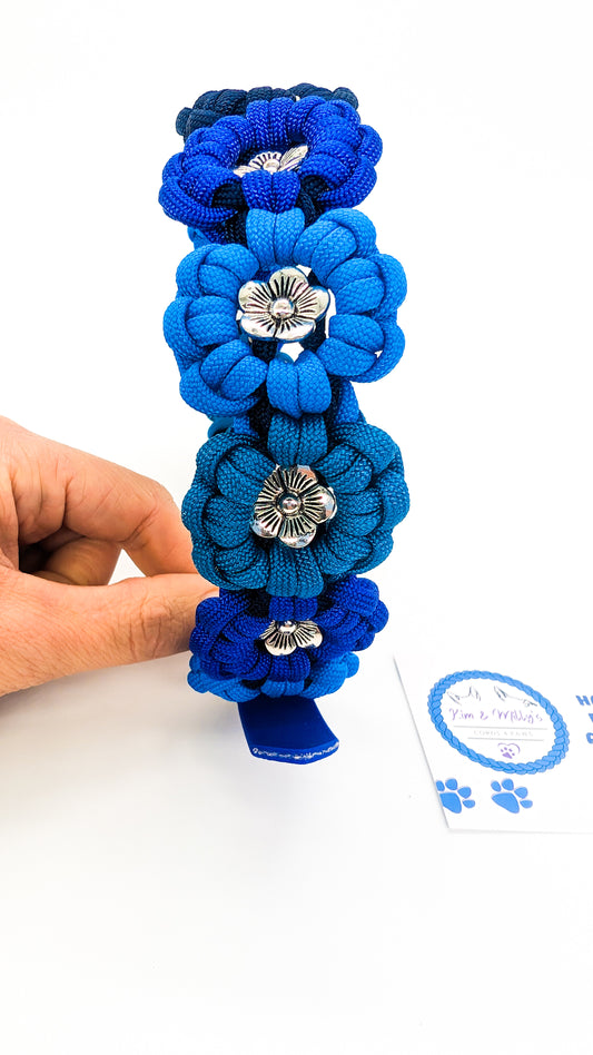 Pre Made: Kimmy's Blooms Collar, 37-45cm, Blues Kim & Milly's Cords 4 Paws Paracord Handmade Dog Accessories Customizable Made in Germany Shipping worldwide