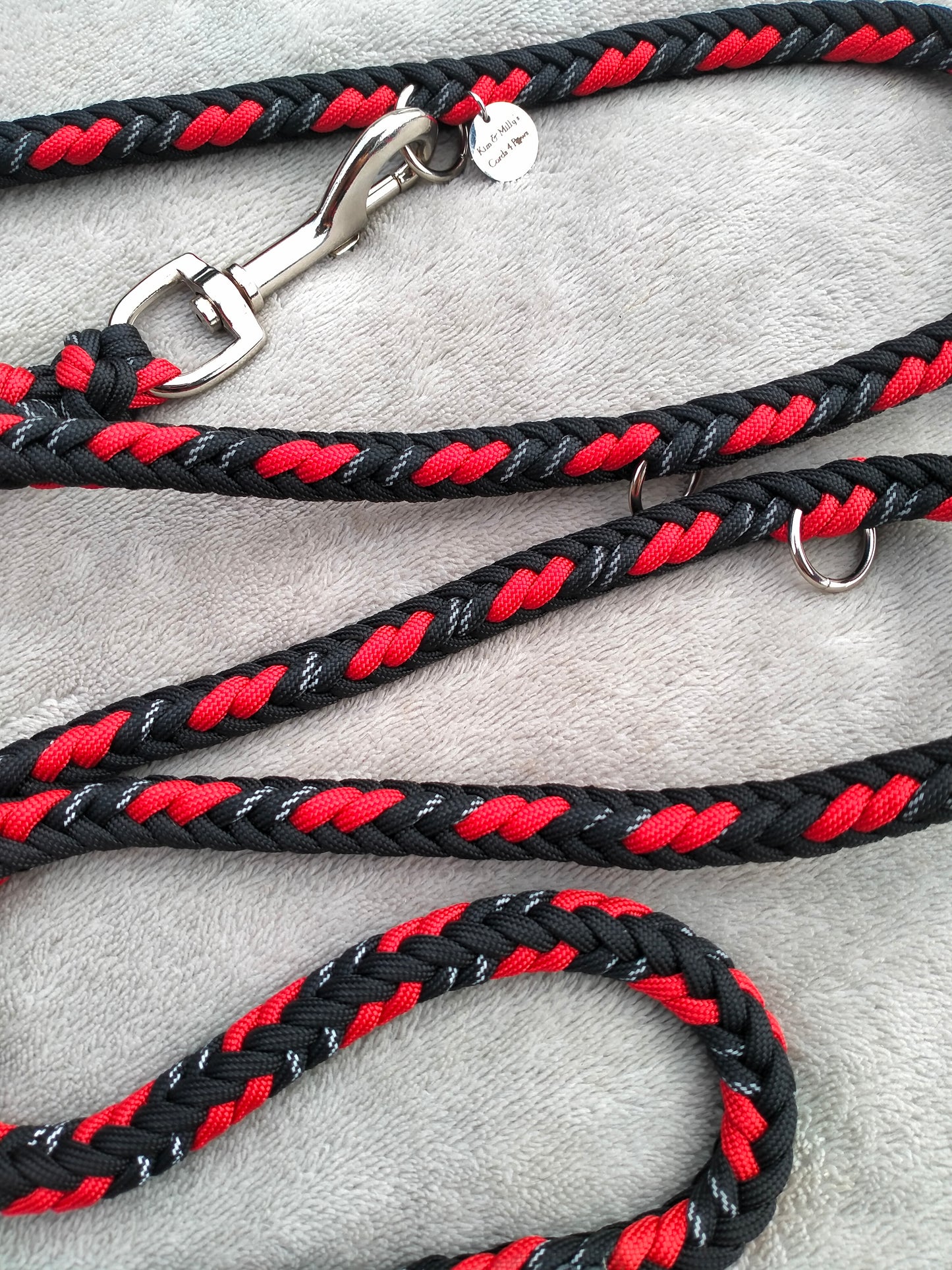 Adjustable Lead - Herringbone Kim & Milly's Cords 4 Paws Paracord Handmade Dog Accessories Customizable Made in Germany Shipping worldwide