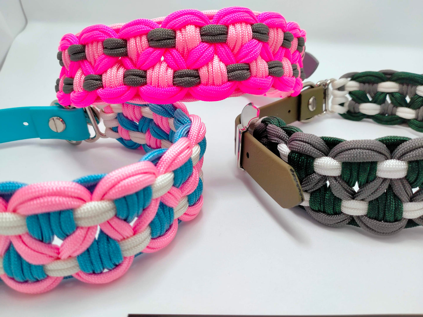 Dog Collar - Sadie's Posie Kim & Milly's Cords 4 Paws Paracord Handmade Dog Accessories Customizable Made in Germany Shipping worldwide