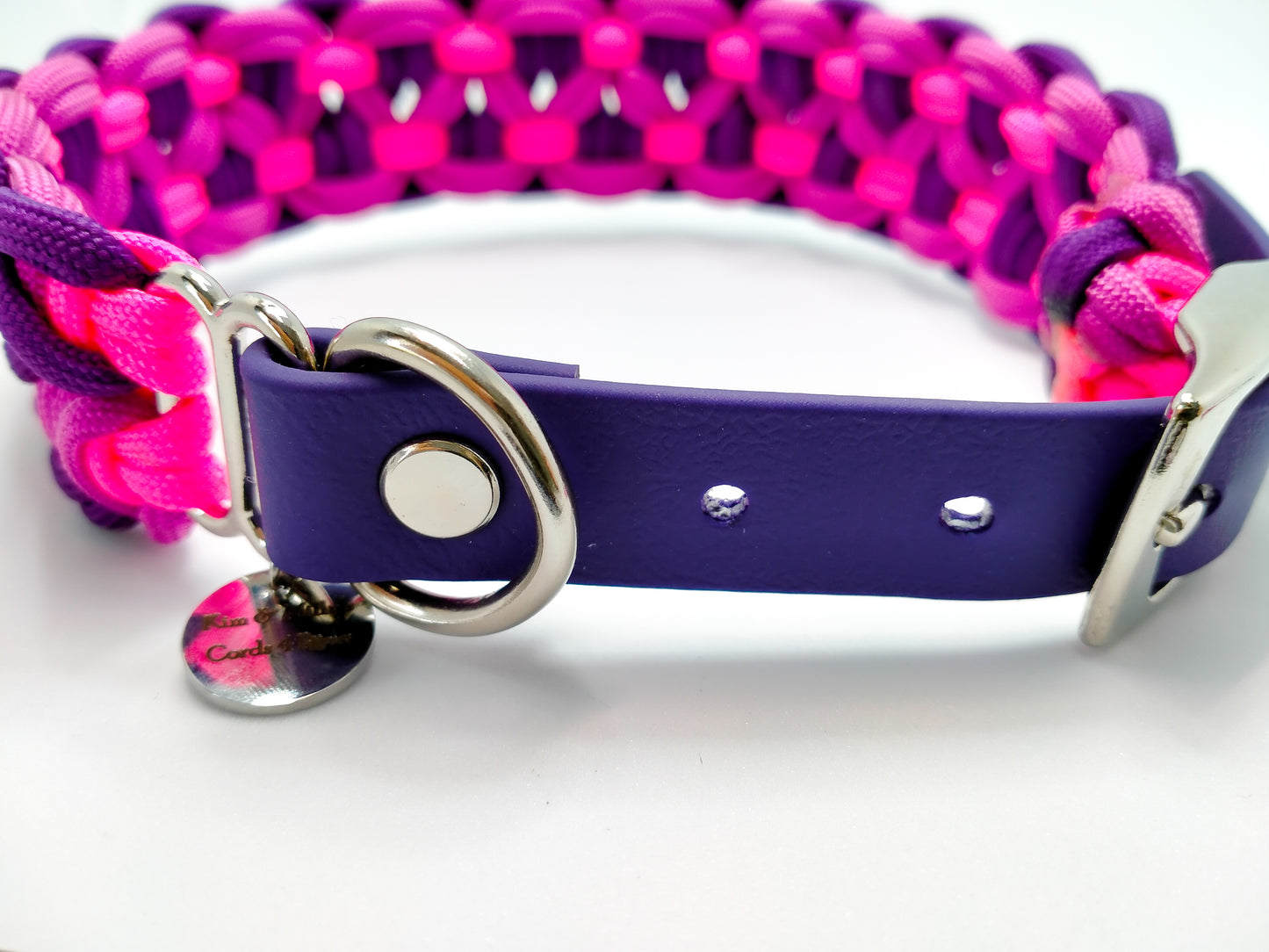 Dog Collar - Sadie's Posie Kim & Milly's Cords 4 Paws Paracord Handmade Dog Accessories Customizable Made in Germany Shipping worldwide